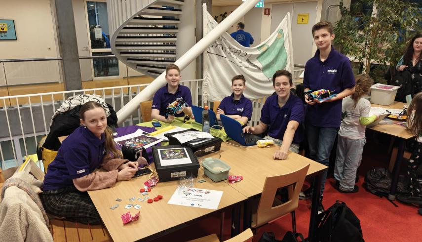 BRAVO! College schittert op de LEGO League